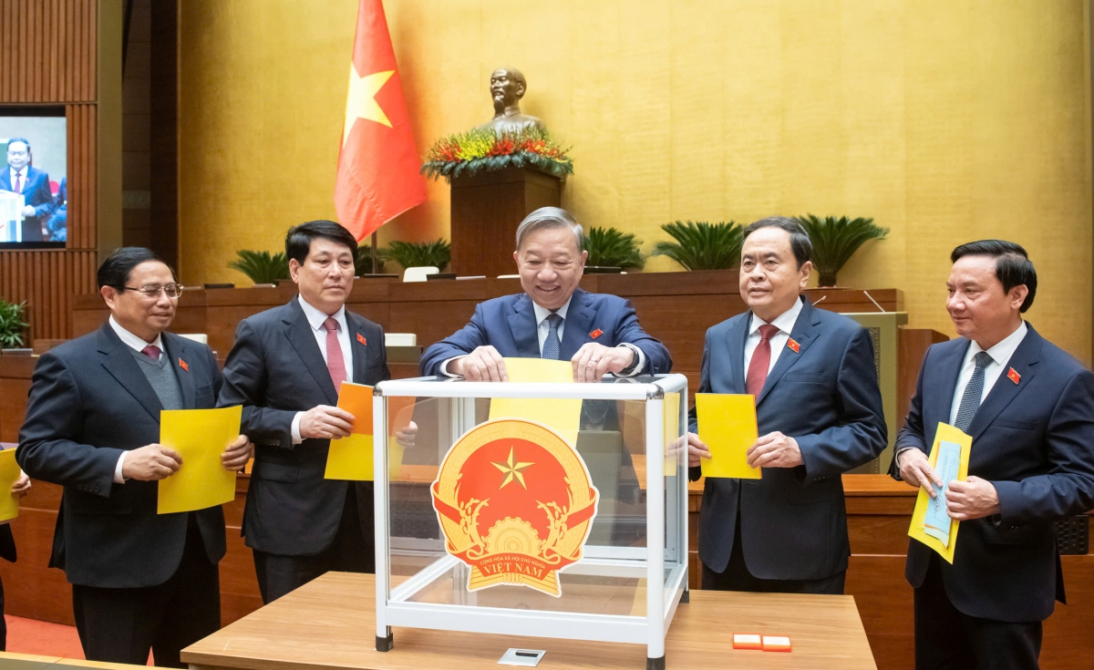 Quốc hội bầu 2 Phó Chủ tịch Quốc hội và Chủ nhiệm 5 ủy ban